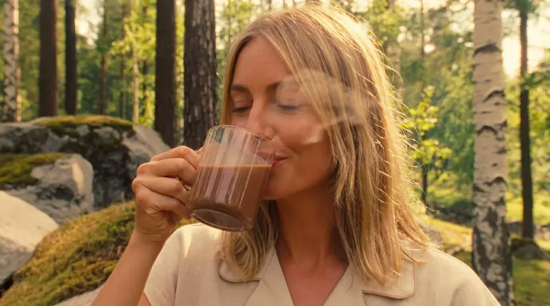 A glass of the warm Daylight cacao